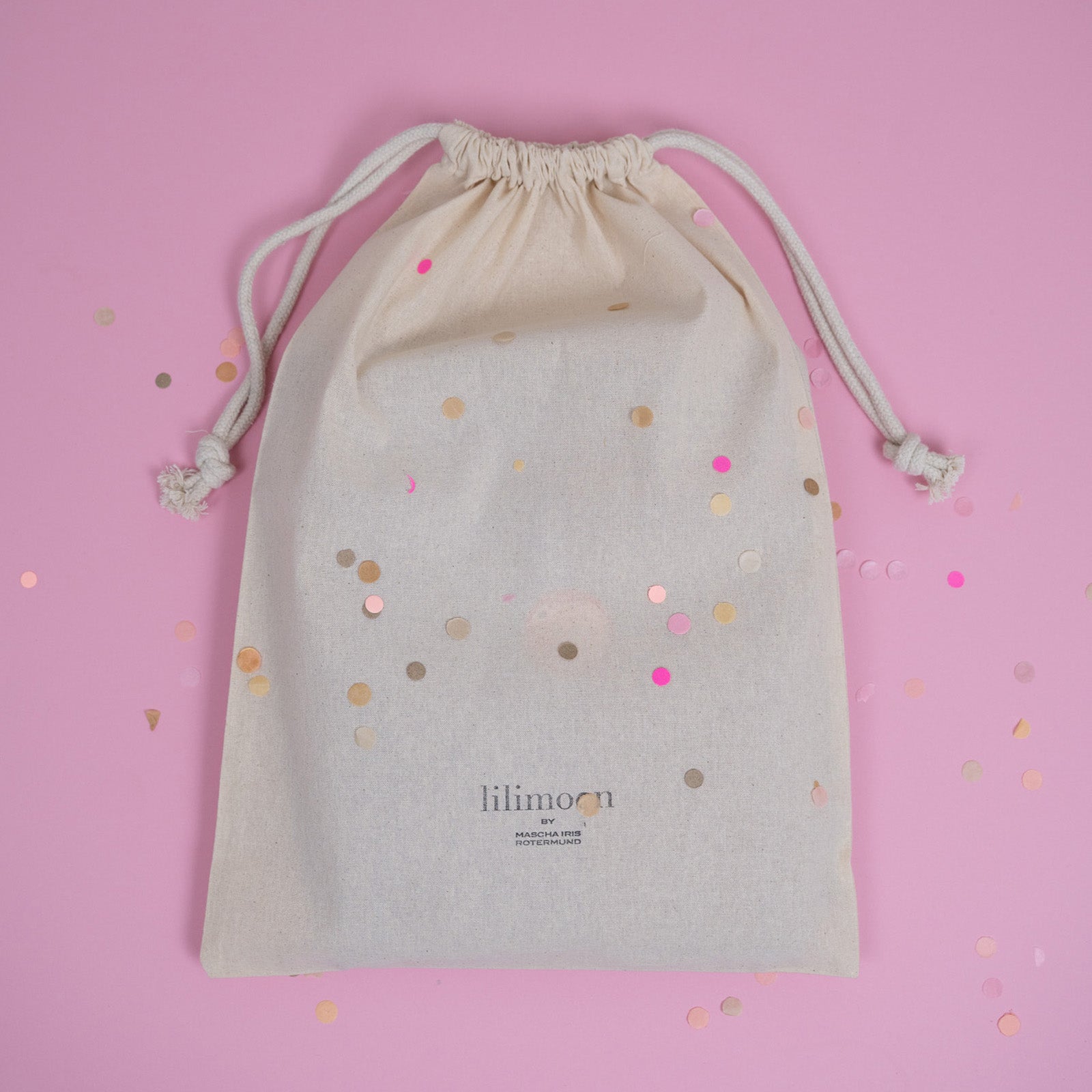 Gemeinsam schenken: Warum eine personalisierte Babydecke das perfekte Geschenk zur Geburt ist