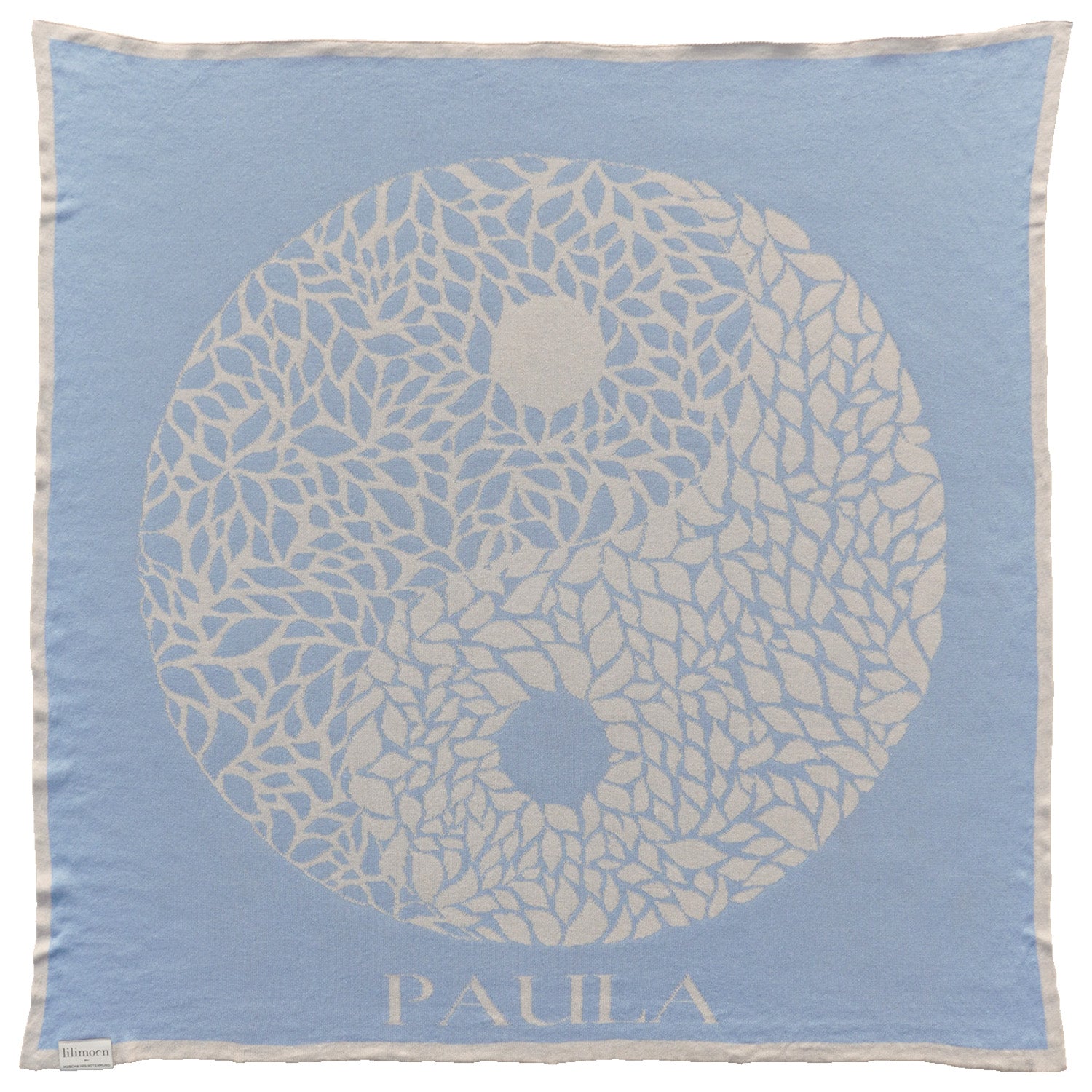 Personalisierte Babydecke YIN YANG in Himmelblau und Cremeweiß mit Namen Paula