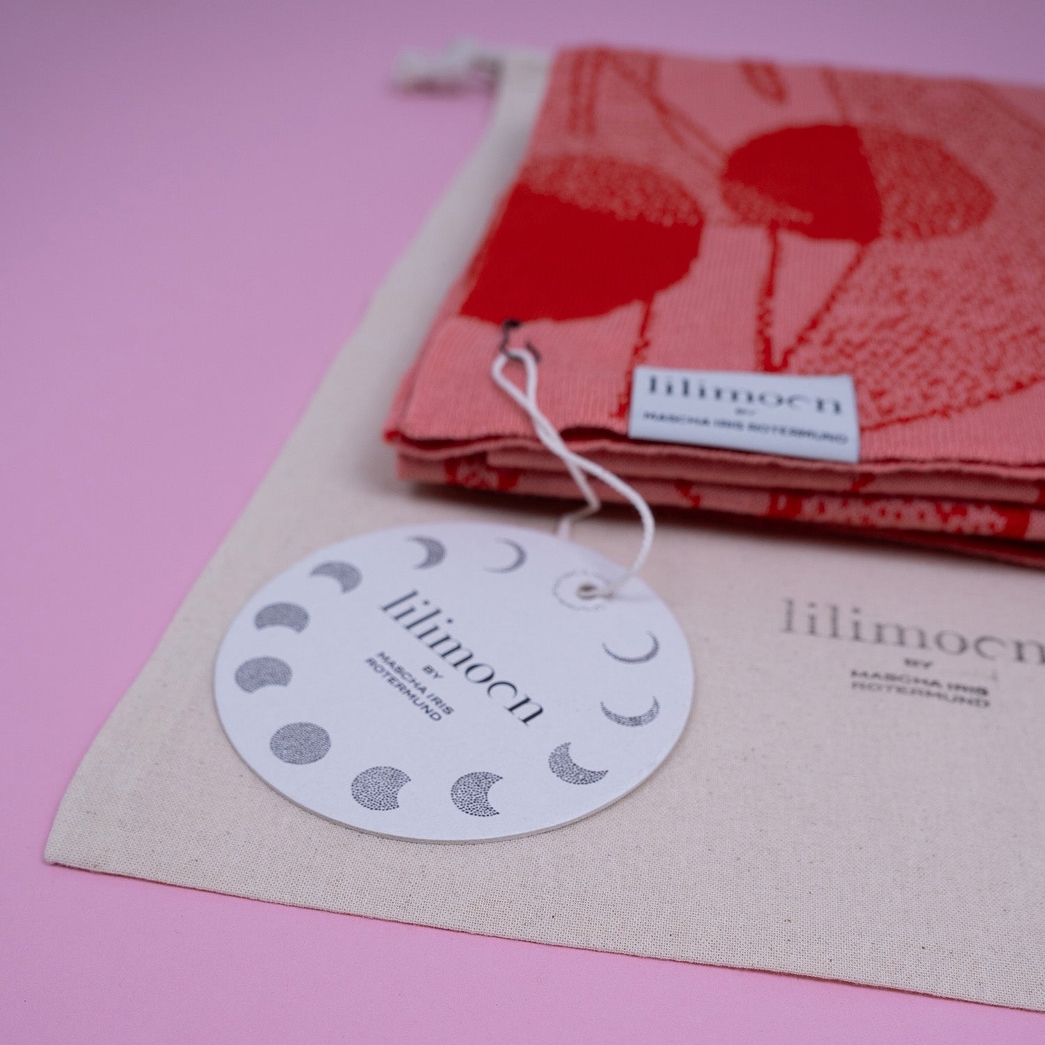 Personalisierte Babydecke ROSALIE in Geschenkverpackung mit LILIMOON Hangtag
